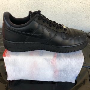 Black Men 9.5 size Nike Air Force 1 ‘07 low top.